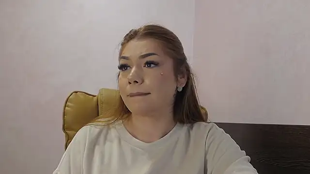 Snapshot of Ella_sweety chatting on April 2026 05:58:01 AM Ella sweety online show from April 2026 05:58:01 AM