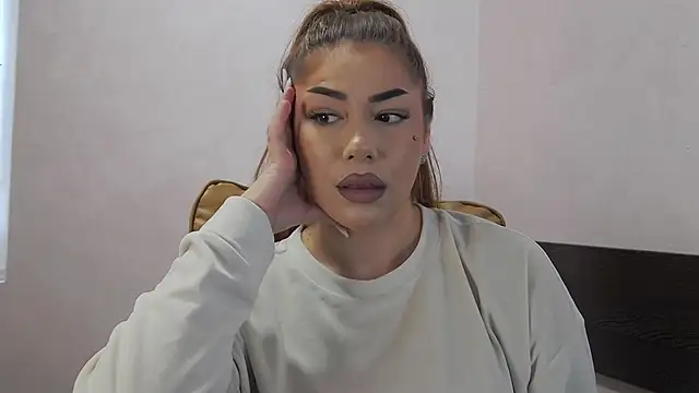 Snapshot of Ella_sweety chatting on May 2026 05:35:01 AM Ella sweety online show from May 2026 05:35:01 AM