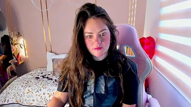 lena paulxo online show from July 2026 01:57:01 PM