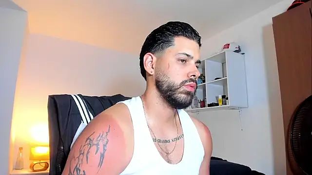 Justyn Torres online show from March 2026 09:42:02 PM