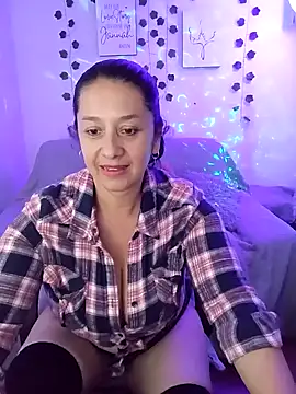 Snapshot of camilalatti chatting on February 2025 11:41:01 PM camilalatti online show from February 2025 11:41:01 PM