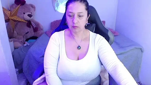 camilalatti online show from April 2026 12:28:01 AM