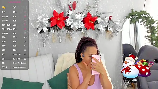 Snapshot of EmmaFerrary chatting on November 2025 04:10:02 PM EmmaFerrary online show from November 2025 04:10:02 PM