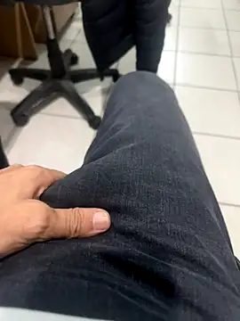 MAHKE12 online show from November 2025 02:39:02 PM