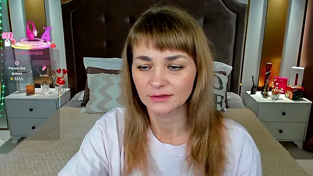 annasimonsj online show from March 2026 12:59:02 AM