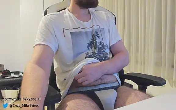 Snapshot of cozy-mike chatting on February 2025 01:40:02 AM cozy-mike online show from February 2025 01:40:02 AM