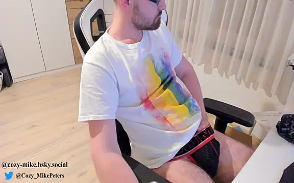 Snapshot of cozy-mike chatting on March 2025 01:32:02 AM cozy-mike online show from March 2025 01:32:02 AM
