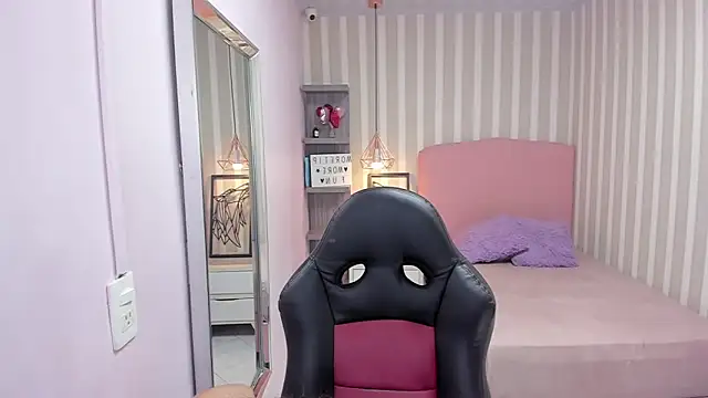 LORELAIGIVEN online show from February 2026 12:31:01 PM