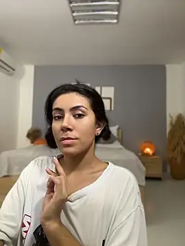 Itzell kiss online show from July 2026 11:57:02 PM