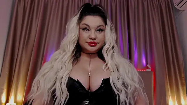 Larissa K online show from October 2025 01:06:02 PM