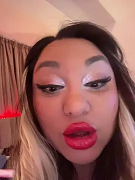 Larissa K online show from November 2025 05:28:02 AM