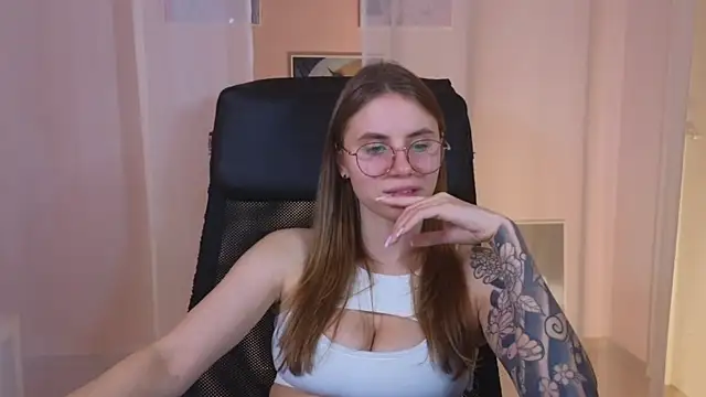 Snapshot of _AnnaStark_ chatting on January 2025 11:53:02 PM AnnaStark online show from January 2025 11:53:02 PM