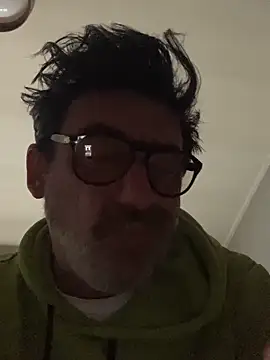 Snapshot of maxximere chatting on February 2026 02:05:01 PM maxximere online show from February 2026 02:05:01 PM