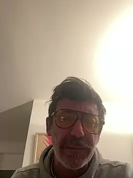 Snapshot of maxximere chatting on February 2026 11:33:01 PM maxximere online show from February 2026 11:33:01 PM