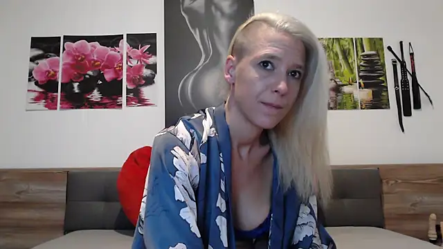 Naschkatze01 online show from September 2025 06:12:02 PM