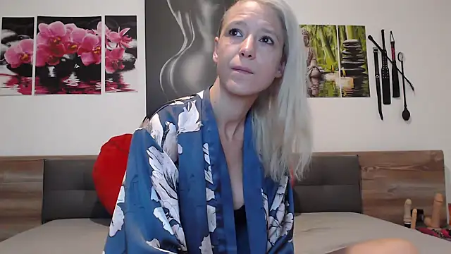 Naschkatze01 online show from September 2025 04:51:02 AM