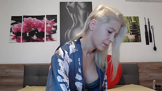 Naschkatze01 online show from November 2025 07:25:02 AM