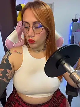 Snapshot of Luna_Paris_ chatting on June 2026 11:18:01 PM Luna Paris online show from June 2026 11:18:01 PM