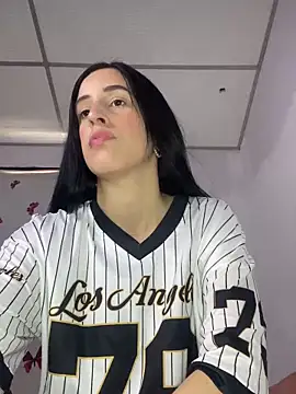 Amira Milker online show from December 2024 05:40:01 PM