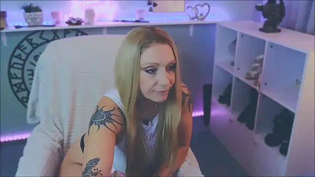 Snapshot of Jan_ina chatting on December 2024 02:22:01 PM Jan ina online show from December 2024 02:22:01 PM