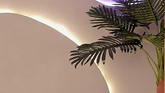 Emma Morgann online show from November 2025 01:33:02 PM