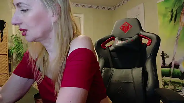 Snapshot of HotLana69 chatting on February 2026 05:08:01 PM HotLana69 online show from February 2026 05:08:01 PM