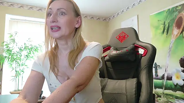 Snapshot of HotLana69 chatting on April 2026 04:32:01 PM HotLana69 online show from April 2026 04:32:01 PM