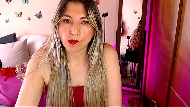 Jolie-Mature online show from March 2026 07:20:01 PM