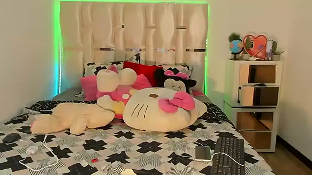 viioolleettaa online show from December 2024 09:30:02 PM