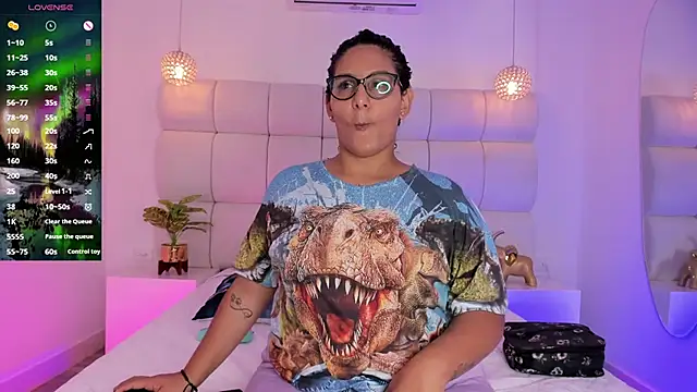 DanielleEvans  online show from September 2025 11:23:02 AM