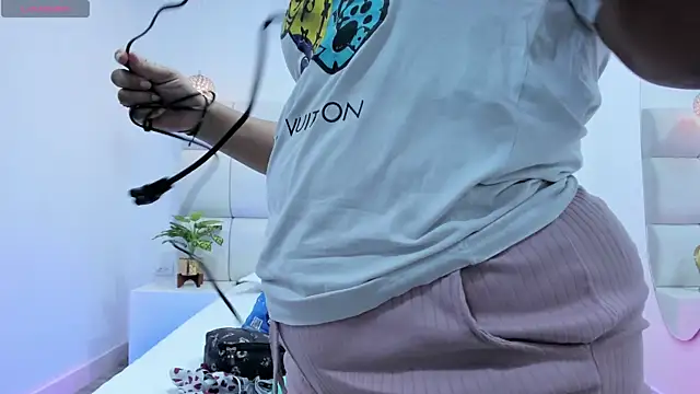 DanielleEvans  online show from November 2025 11:20:02 AM