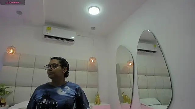 DanielleEvans  online show from November 2025 11:14:01 AM