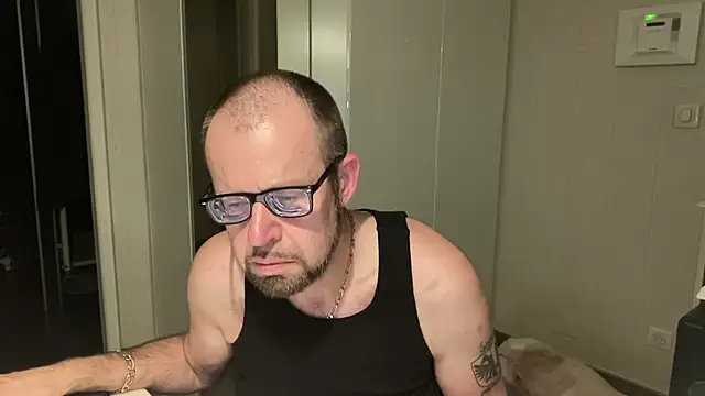 Snapshot of FABIOGLASSES chatting on June 2026 08:45:01 PM FABIOGLASSES online show from June 2026 08:45:01 PM