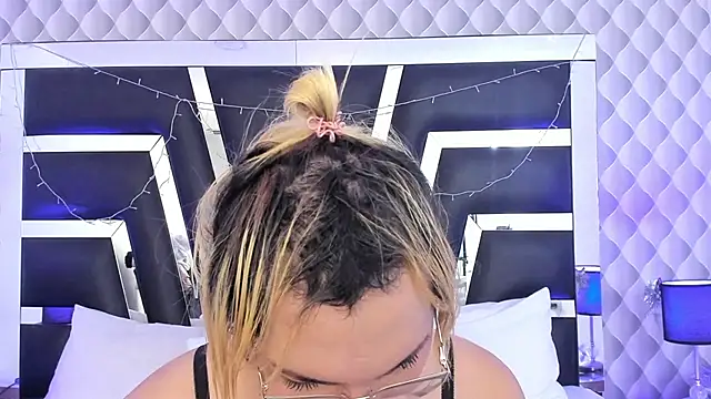 Snapshot of katya_kozlov chatting on March 2025 06:40:01 AM katya kozlov online show from March 2025 06:40:01 AM