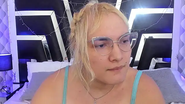 Snapshot of katya_kozlov chatting on October 2025 05:16:01 AM katya kozlov online show from October 2025 05:16:01 AM