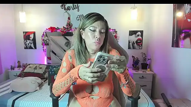 Karly moon online show from December 2025 10:16:01 PM