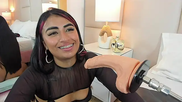 Snapshot of AntoniaRoss_ chatting on February 2025 02:50:02 AM AntoniaRoss online show from February 2025 02:50:02 AM