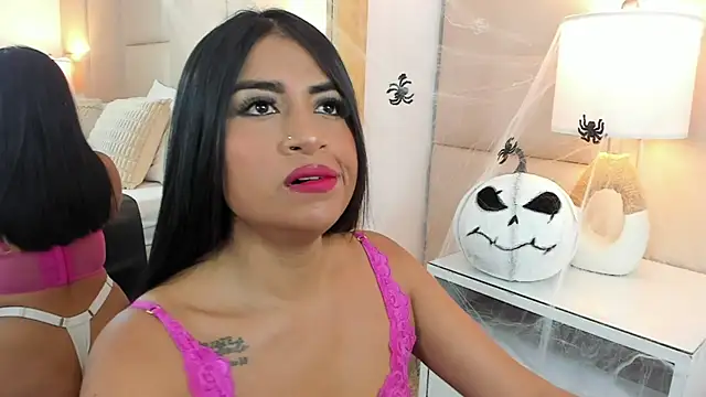 Snapshot of AntoniaRoss_ chatting on October 2025 01:01:02 PM AntoniaRoss online show from October 2025 01:01:02 PM