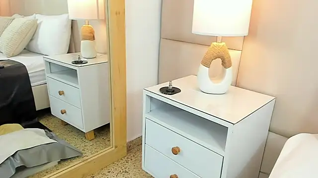 Snapshot of AntoniaRoss_ chatting on December 2025 02:01:01 PM AntoniaRoss online show from December 2025 02:01:01 PM