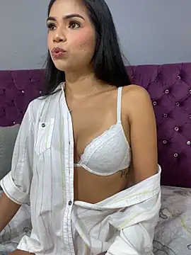 Snapshot of MauraGray chatting on September 2025 08:47:02 PM MauraGray online show from September 2025 08:47:02 PM