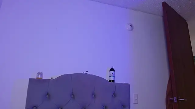 Red-moon1 online show from February 2025 01:54:01 PM