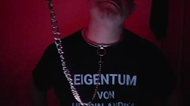 Snapshot of sklave-von-herrin-andrea chatting on June 2026 10:19:01 AM sklave-von-herrin-andrea online show from June 2026 10:19:01 AM
