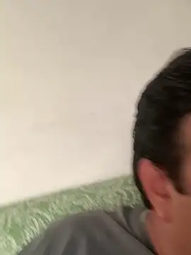 EmilianoGt online show from October 2025 10:47:01 PM