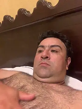 EmilianoGt online show from October 2025 05:48:02 PM