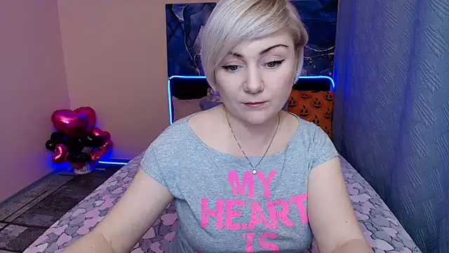 BlondPearl online show from October 2025 09:42:01 PM