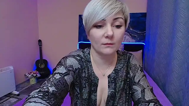 Snapshot of BlondPearl chatting on February 2026 06:15:01 PM BlondPearl online show from February 2026 06:15:01 PM