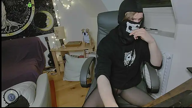 Nyl0nnickb0y online show from December 2025 09:20:02 PM