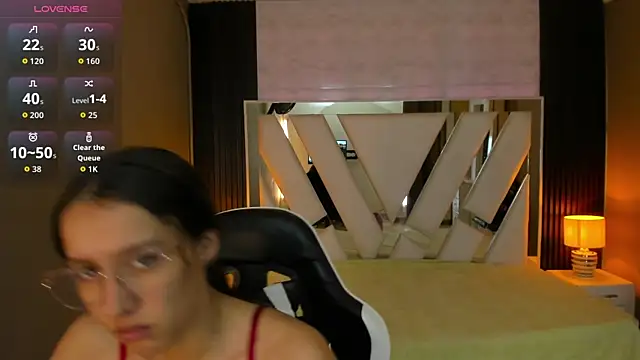 Linda4Petite online show from March 2026 06:29:02 PM