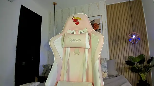 CameronCollins  online show from November 2025 07:27:01 PM