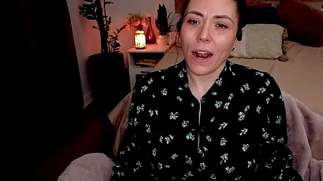 Snapshot of Ellie-L-Elizabeth chatting on April 2026 12:13:01 AM Ellie-L-Elizabeth online show from April 2026 12:13:01 AM